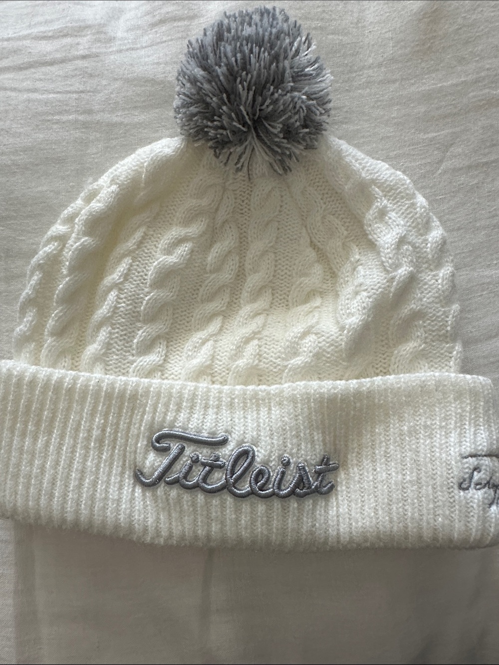 NWOT Titleist White Cable-Knit Beanie with Gray Pom